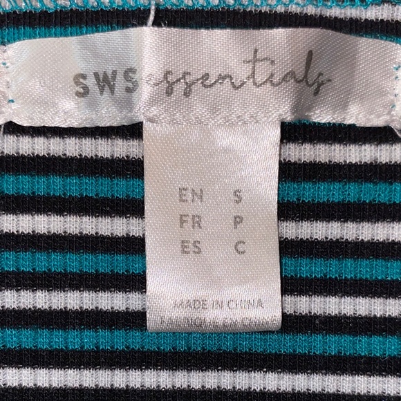 Striped Off-Shoulder Crop Top - Picture 10 of 10